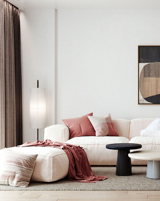 Klasyczna beżowa kanapa Klasyczny salon z beżową kanapą, wzorzystym dywanem i żyrandolem, emanujący ponadczasową elegancją.