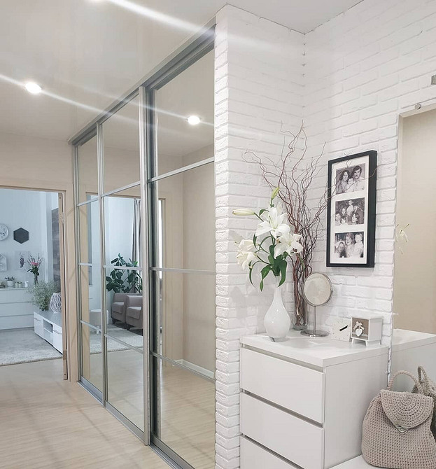 Inspiracje DIY: Przeróbka mebli na unikalny element wystroju w małym mieszkaniu.