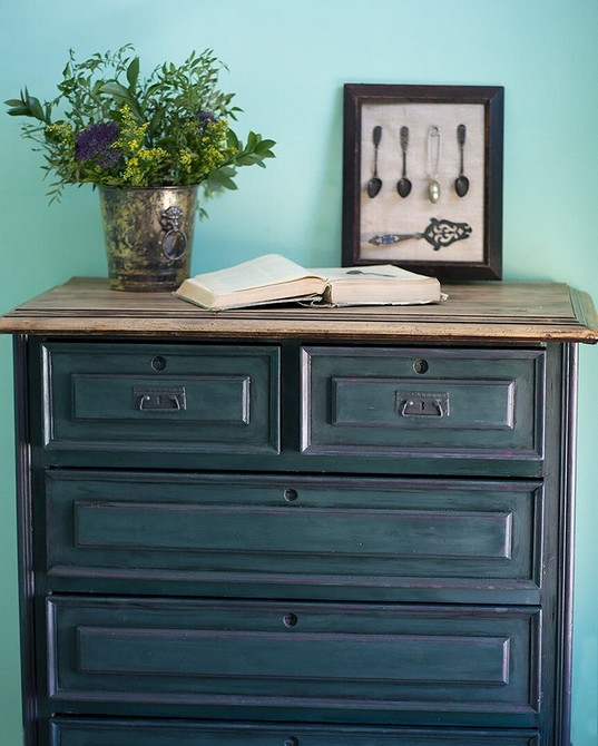 Przeróbka mebli DIY: Stwórz indywidualny design poprzez adaptację standardowych rozwiązań.