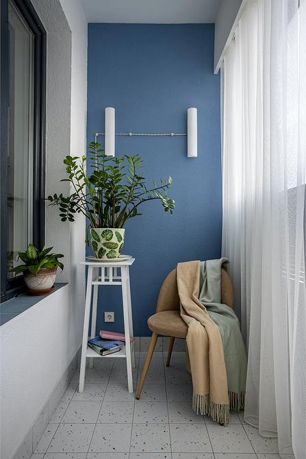 Stylowy design wnętrz 2026 z nowoczesnym połączeniem kolorów mebli.