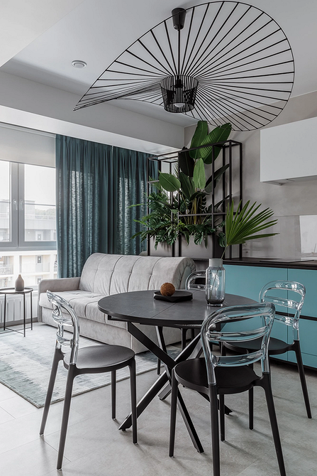 Stylowa kanapa kuchenna z poduszkami: przytulność i wygoda w domu