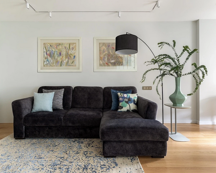 Ciemna sofa welurowa: luksus i wygoda. Trendy 2026 w sofach welurowych.