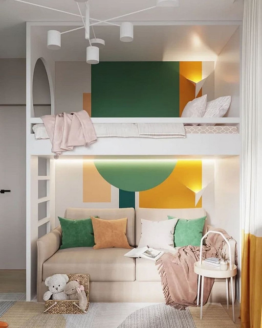 Spójny design Łóżko piętrowe z sofą z tkaniną dopasowaną do wystroju pokoju dziecięcego.