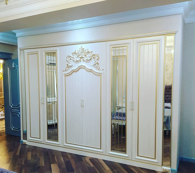 Dekor – przestarzały! Szafa z przestarzałym dekorem – antytrendy wyboru szafy 2026. Inspiracje.