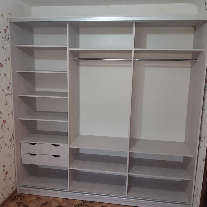 Przestarzały design szafy Szafa o przestarzałym designie – antytrendy szaf 2026. Zobacz, czego unikać.