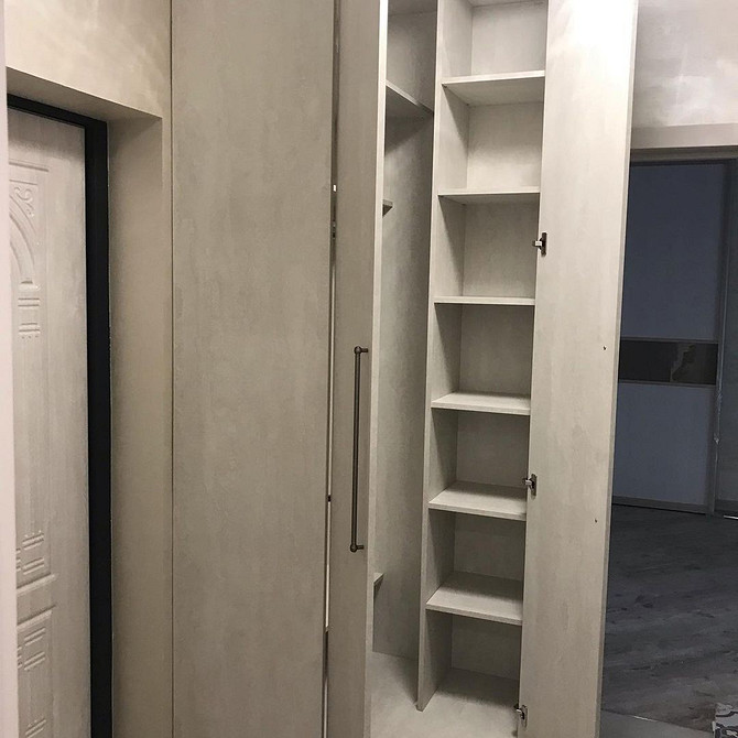 Szafa - niemodny design Szafa, która wyszła z mody. Antytrendy w designie wnętrz na 2026.