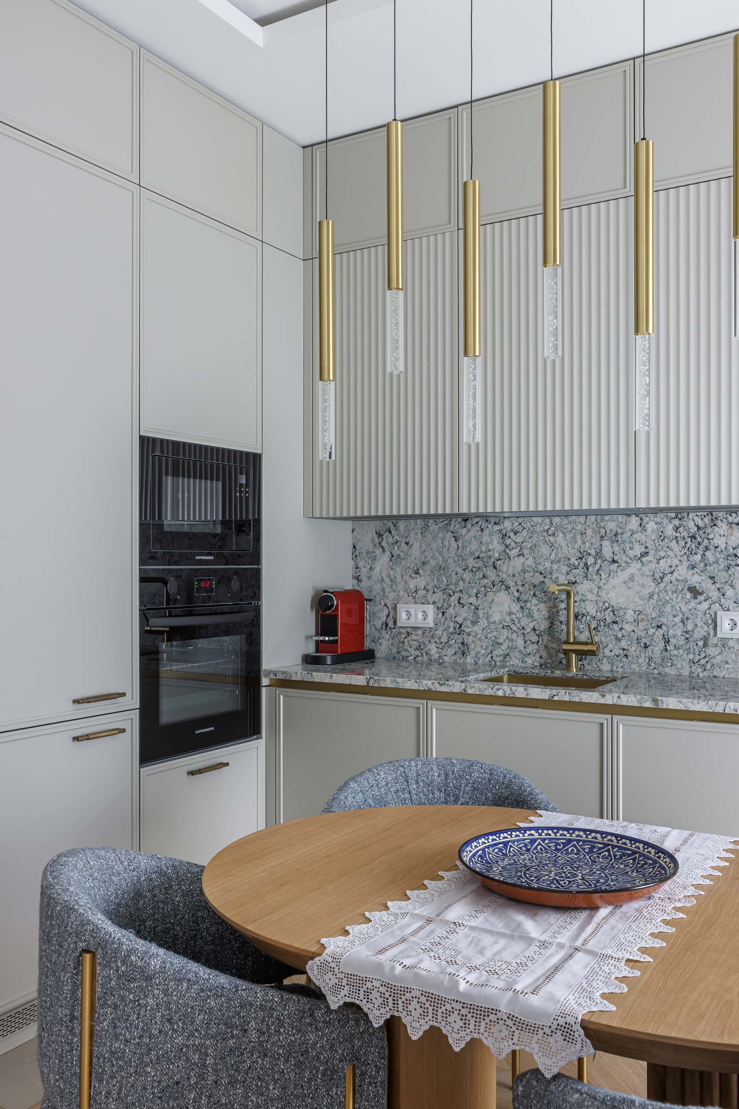 Elegancja w Łazience Łazienka w stylu neoklasycznym: elegancja i komfort, aranżacja wnętrz 2026 dla małego mieszkania.