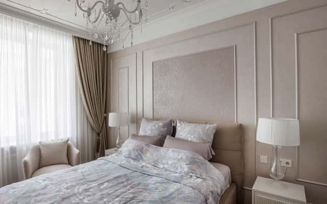 Kuchnia Neoklasyczna Kuchnia w stylu neoklasycznym z nowoczesnymi akcentami, aranżacja wnętrz 2026, małe mieszkanie.