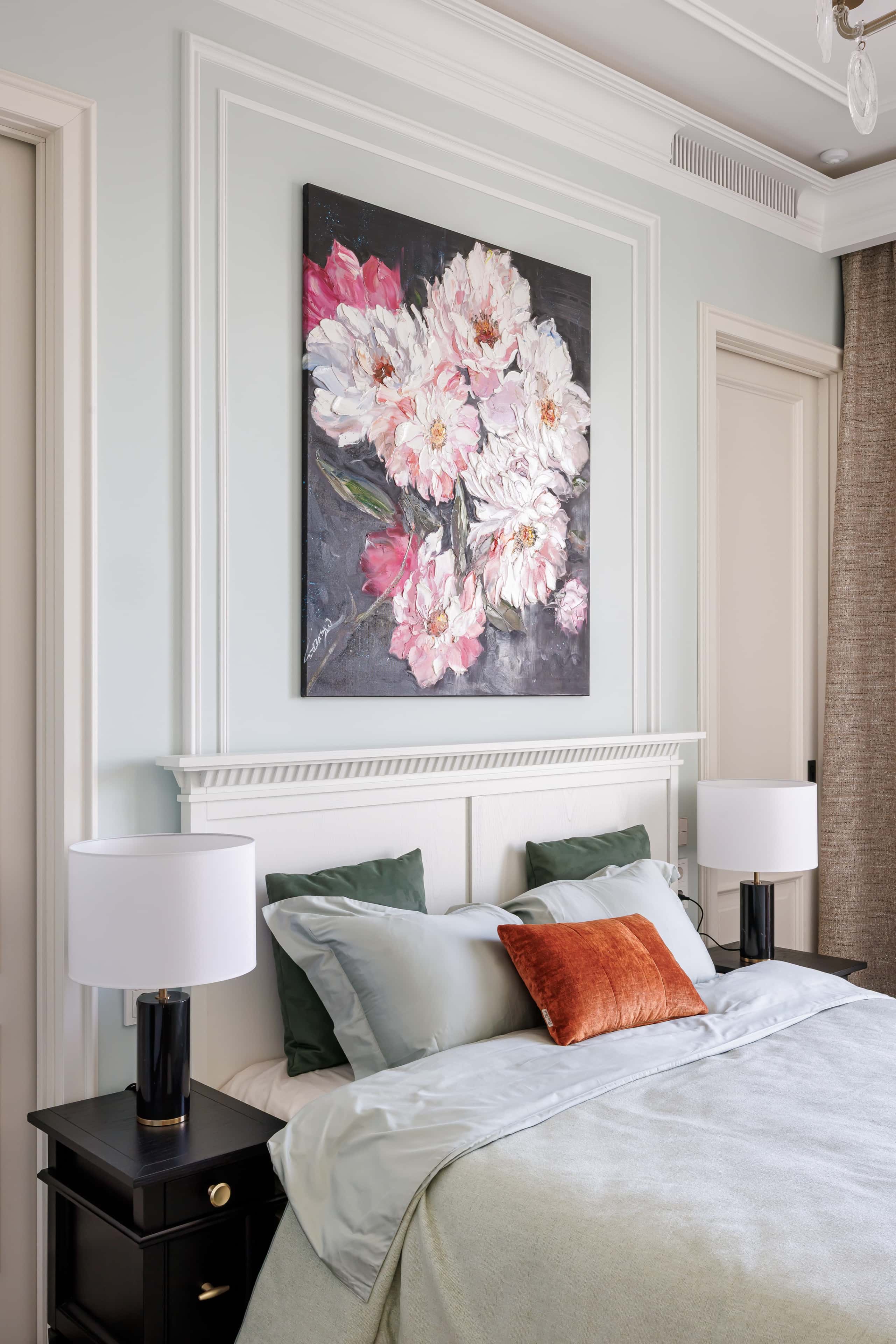 Trwała łazienka Nowoczesna łazienka: szafki z trwałego materiału odpornego na wilgoć.