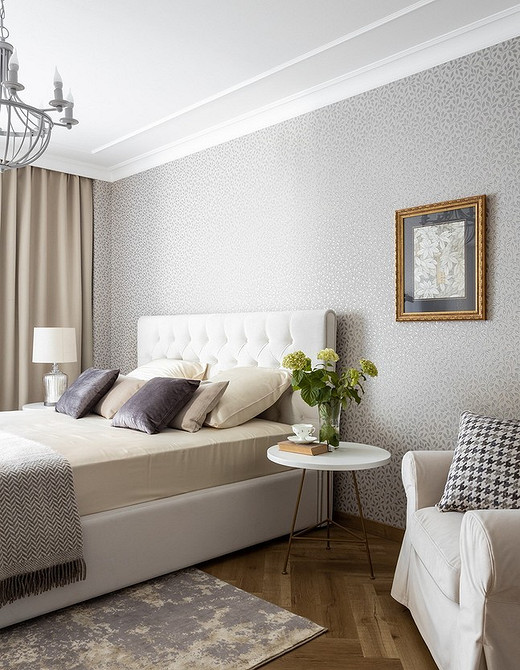 Jasny Divan Kapitone Jasny divan z tapicerką kapitone w salonie, styl glamour w 2026.