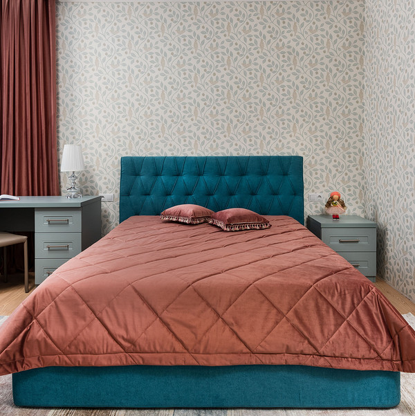 Salon: Kapitone i Glamour Elegancki salon w stylu glamour z tapicerką kapitone na meblach.