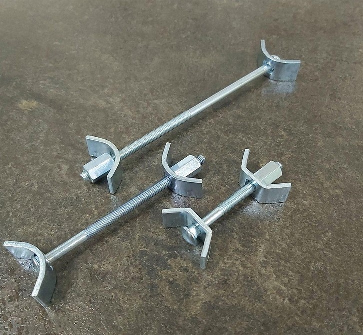 Przygotowanie do łączenia blatów kuchennych: pomiary, obróbka krawędzi, sprawdzanie dopasowania.