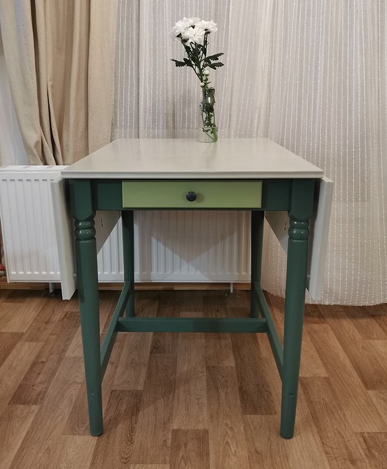 Stołowe inspiracje DIY Inspiracje do metamorfozy starego stołu: decoupage, mozaika, farby i inne techniki.