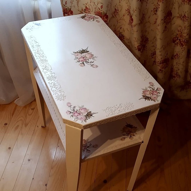 Dekoracja stołu DIY Dekorowanie odnowionego stołu DIY. Personalizacja mebli w stylu rustykalnym 2026.