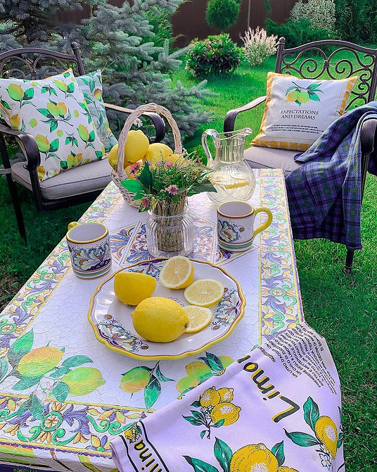 Stół przed i po Stół przed i po renowacji. Odświeżanie starych mebli krok po kroku.