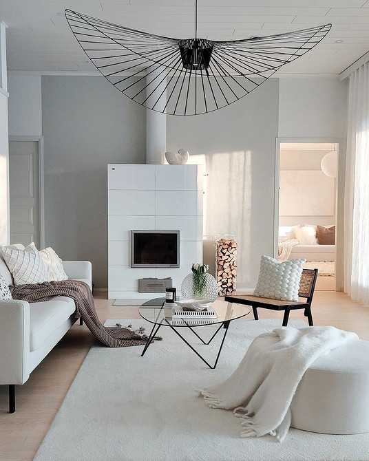 Salon: sofa dopasowana do ścian. Nowoczesna aranżacja salonu z sofą idealnie dopasowaną do koloru ścian.