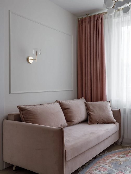 Komfort i relaks Rozmieszczenie mebli w kuchni z salonem: komfortowy kącik do relaksu i gotowania.