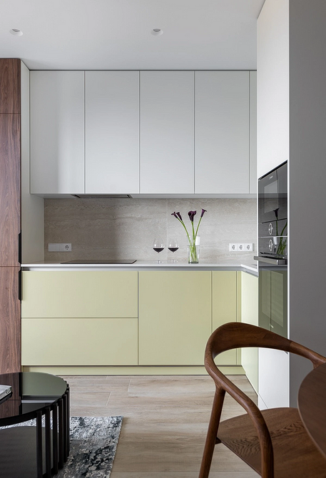 Minimalizm w aranżacji Nowoczesna kuchnia z salonem: minimalistyczny design i funkcjonalne zagospodarowanie przestrzeni.