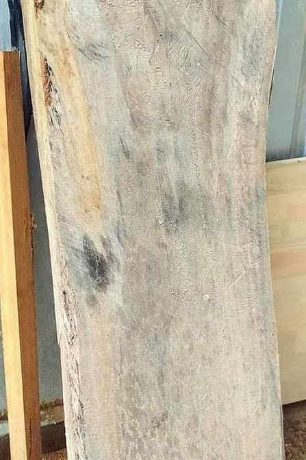 Montaż elementów drewnianych baru DIY: precyzyjne łączenie i mocowanie desek