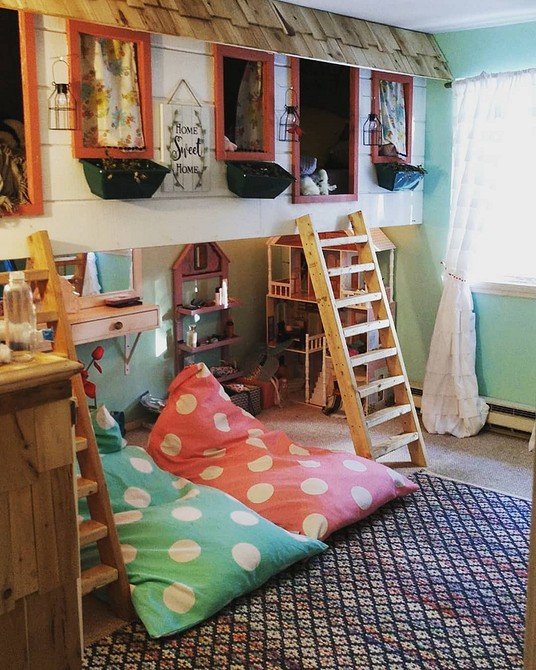 Plan łóżka na antresoli Rysunek techniczny łóżka na antresoli z wymiarami, idealne rozwiązanie do małego mieszkania.