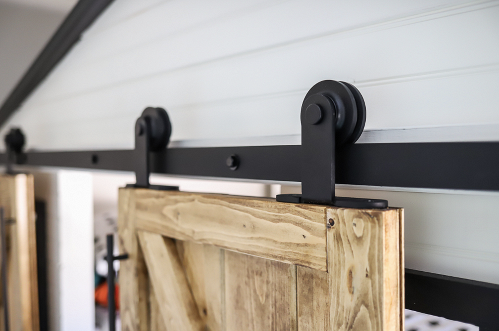 Metalowa antresola Metalowe łóżko na antresoli: trwałe i nowoczesne rozwiązanie do małego mieszkania 2026.