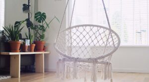 Krzesło hamakowe DIY: Nowe życie starych mebli i komfort w Twoim stylu — Krzesło hamakowe DIY