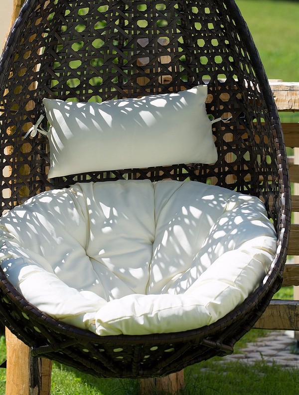 Krzesło ze Sznurków DIY Sposób na krzesło hamakowe DIY: instrukcja krok po kroku z wykorzystaniem sznurków.