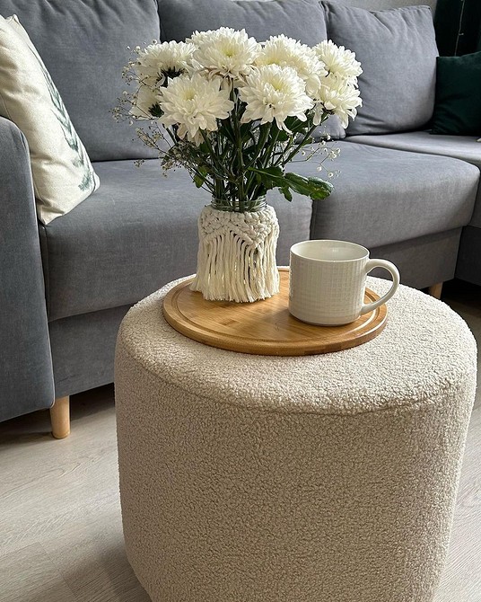 Pufa z materiałów z odzysku: meble DIY dla domu, oszczędność i ekologia