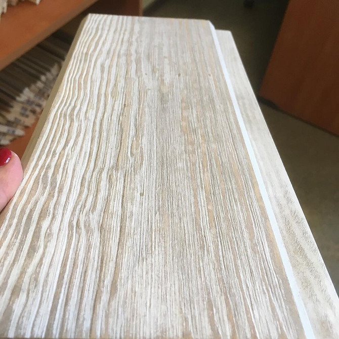 Deska z efektem starości Postarzana deska drewniana z pęknięciami i przetarciami DIY do dekoracji ścian.