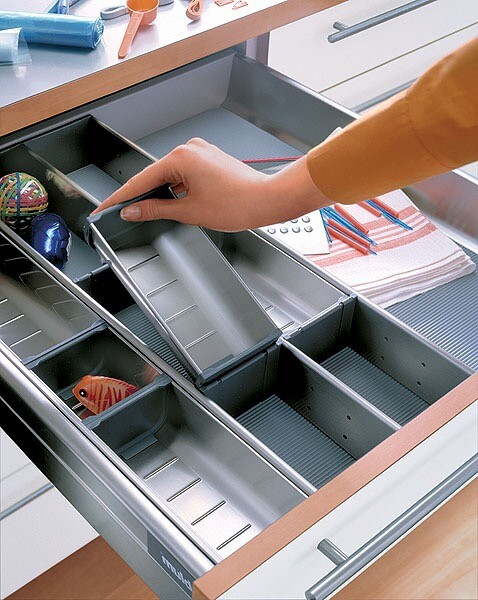 Przyprawy pod ręką Przemyślana organizacja przestrzeni w szufladach kuchennych na przyprawy i zioła po polsku.