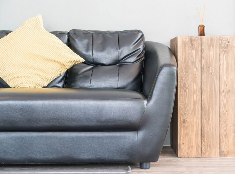 Jak odnowić kanapę: Wybór tkaniny i renowacja krok po kroku — Renowacja tapicerki kanapy 2026