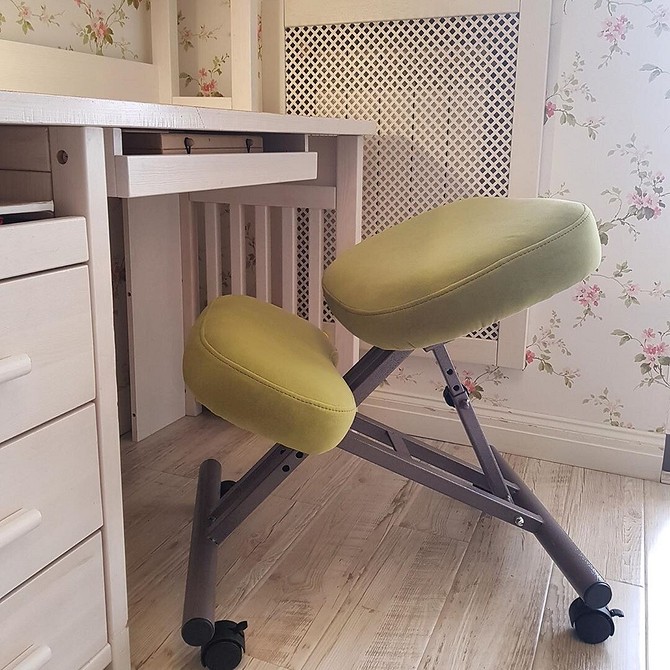 Stylowe krzesło dla ucznia. Design i komfort nauki w jednym. Metalowa rama.