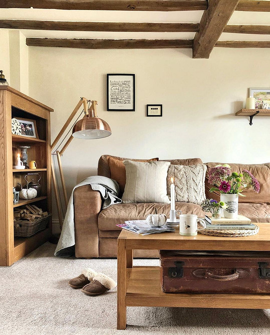 Wybór brązowej sofy do pokoju dziecka: porady dotyczące materiału, kształtu i rozmiaru