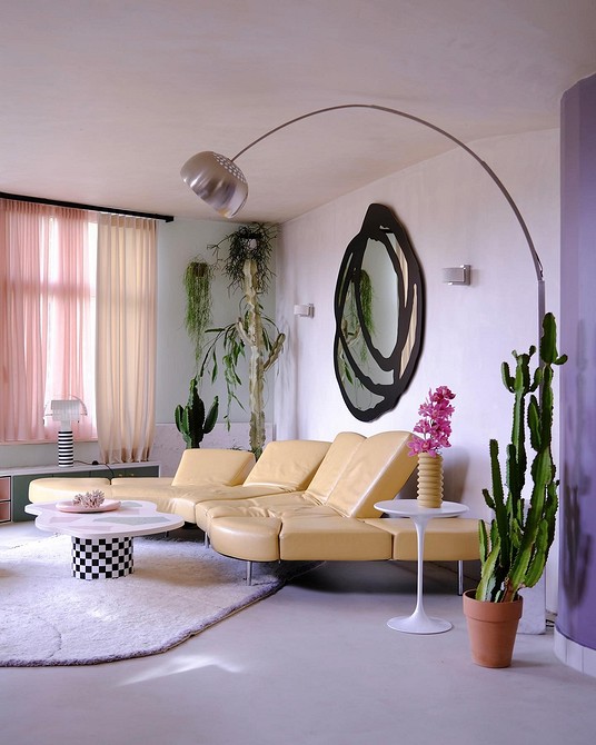 Skórzana sofa narożna Skórzana sofa narożna: połączenie kolorów i porady dotyczące pielęgnacji mebli.