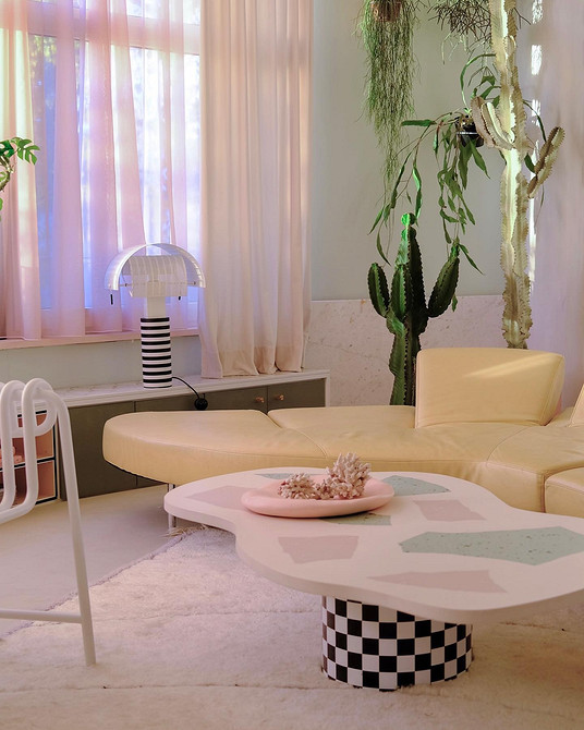 Elegancka skórzana sofa Elegancka skórzana sofa: porady dotyczące pielęgnacji i zachowania koloru tapicerki.