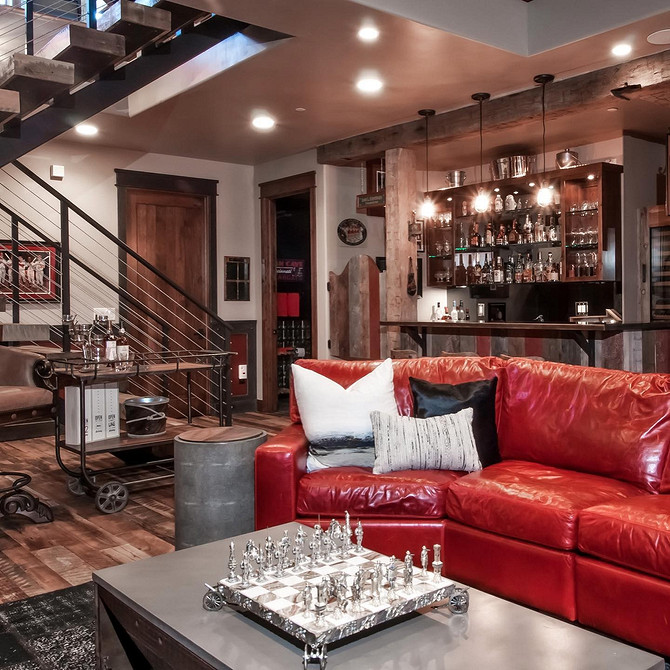 Nowoczesna skórzana sofa Stylowa skórzana sofa w nowoczesnym wnętrzu: wybór kolorowej tapicerki meblowej.