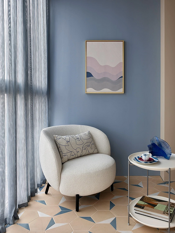 Krzesło bujane w pokoju dziecięcym: idealne miejsce do relaksu i odpoczynku