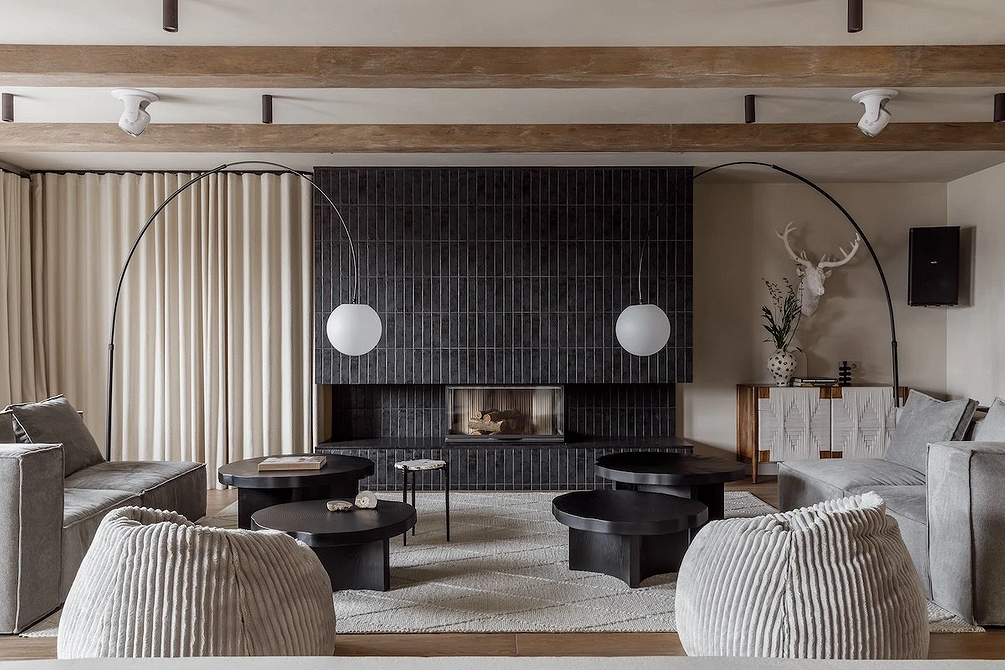 Wybór krzesła do salonu: porady i rekomendacje dotyczące stylu, formy i materiałów.