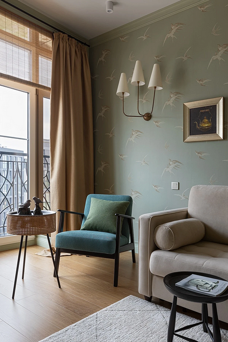 Krzesło o nietypowym designie w nowoczesnym wnętrzu: oryginalne rozwiązanie