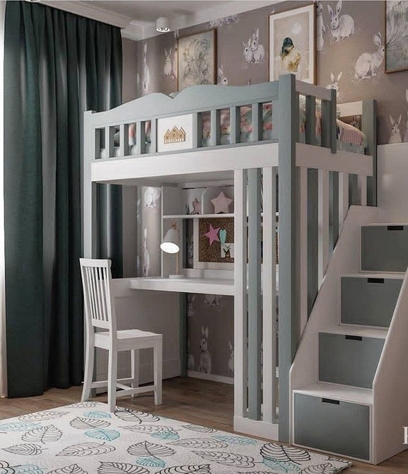 Funkcjonalne łóżko na antresoli z szafą na ubrania i biurkiem.