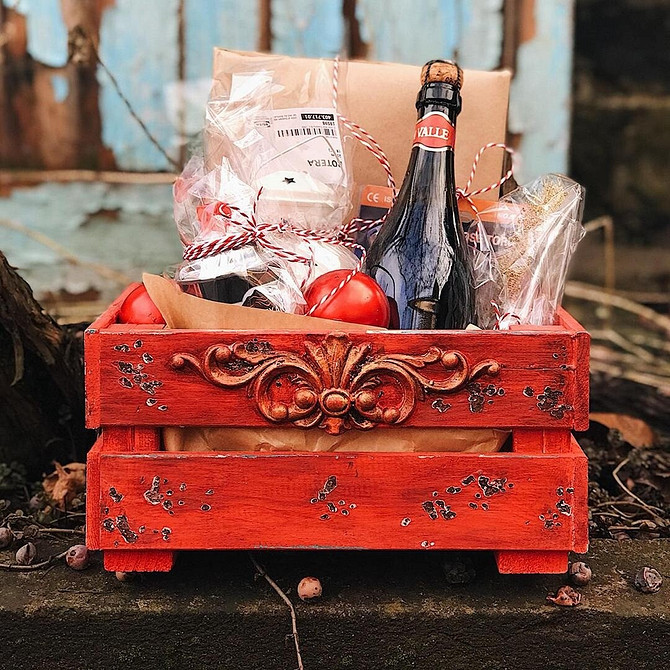 Drugie życie mebli Kreatywne rozwiązania renowacji: łóżko, stół, fartuch kuchenny. Drugie życie mebli.