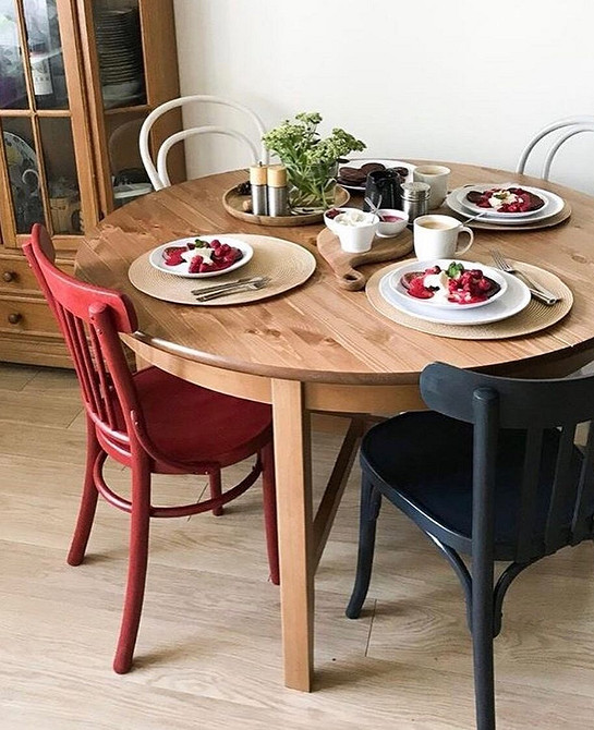 Budżetowa metamorfoza Tanie odnowienie mebli: łóżko, stół i fartuch kuchenny po metamorfozie