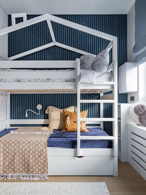 Oryginalne łóżko piętrowe z miejscem do zabawy dla dziecka, trendy 2026.