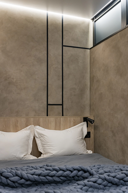 Metalowe akcenty Metalowe elementy w wezgłowiu łóżka – nowoczesny design sypialni 2026.