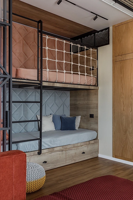 Luksusowe łóżko z baldachimem, trend 2026, tworzące romantyczną atmosferę w sypialni.