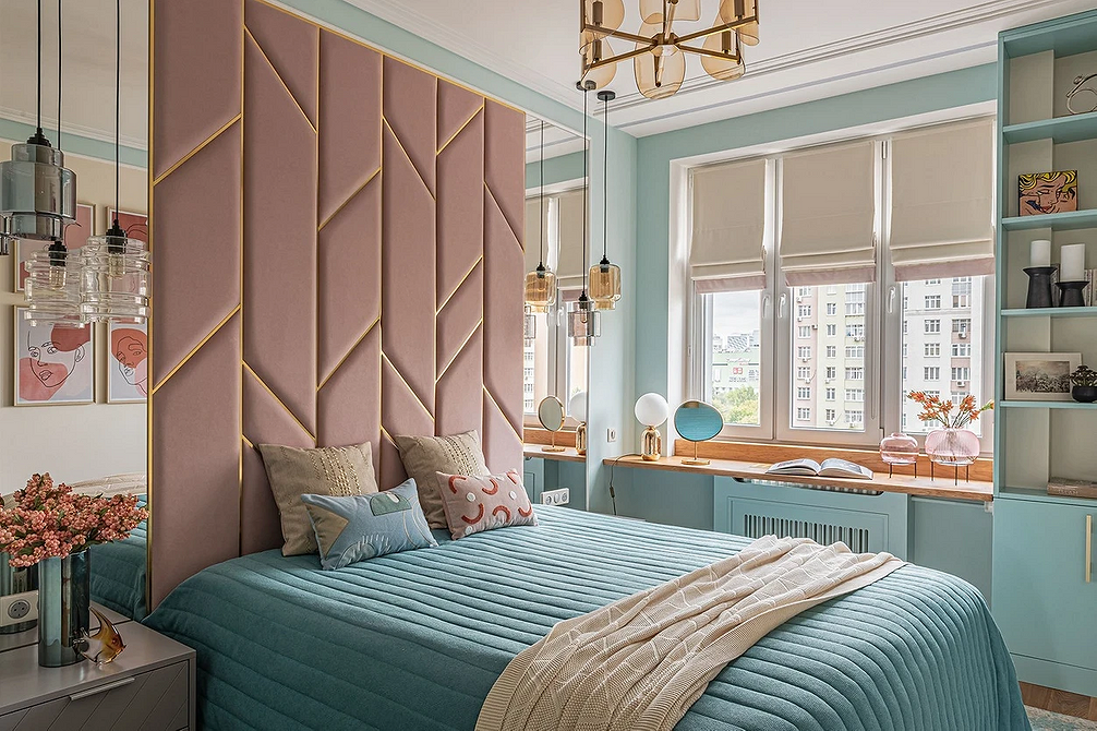 Trendy łóżek 2026: łóżko z baldachimem dla romantycznej i przytulnej sypialni.