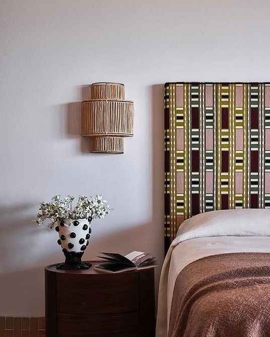 Stylowe wezgłowie do sypialni Tapicerowane wezgłowie łóżka w nowoczesnej sypialni, idealne trendy wezgłowie 2026.