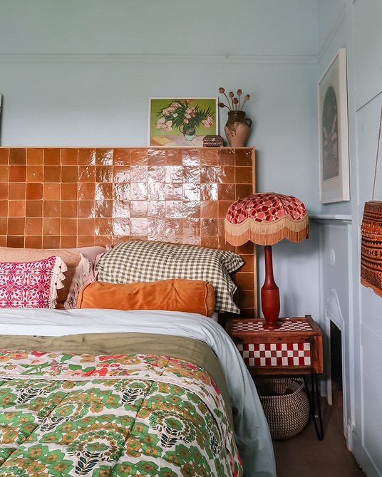 Unikalne wezgłowie łóżka Oryginalne wezgłowie łóżka: unikalny design, który przyciąga wzrok w sypialni.