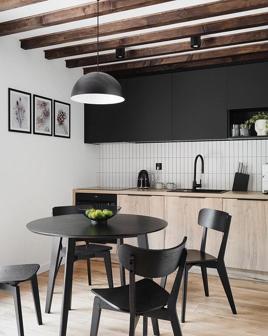 Design okrągłego stołu do małej kuchni - idealny wybór dla małych przestrzeni.