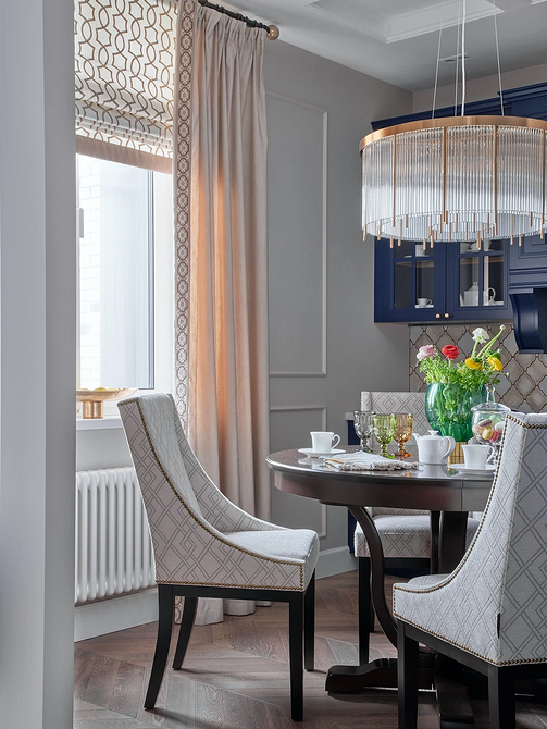 Okrągły stół do jadalni w nowoczesnej kuchni. Porady dotyczące wyboru.